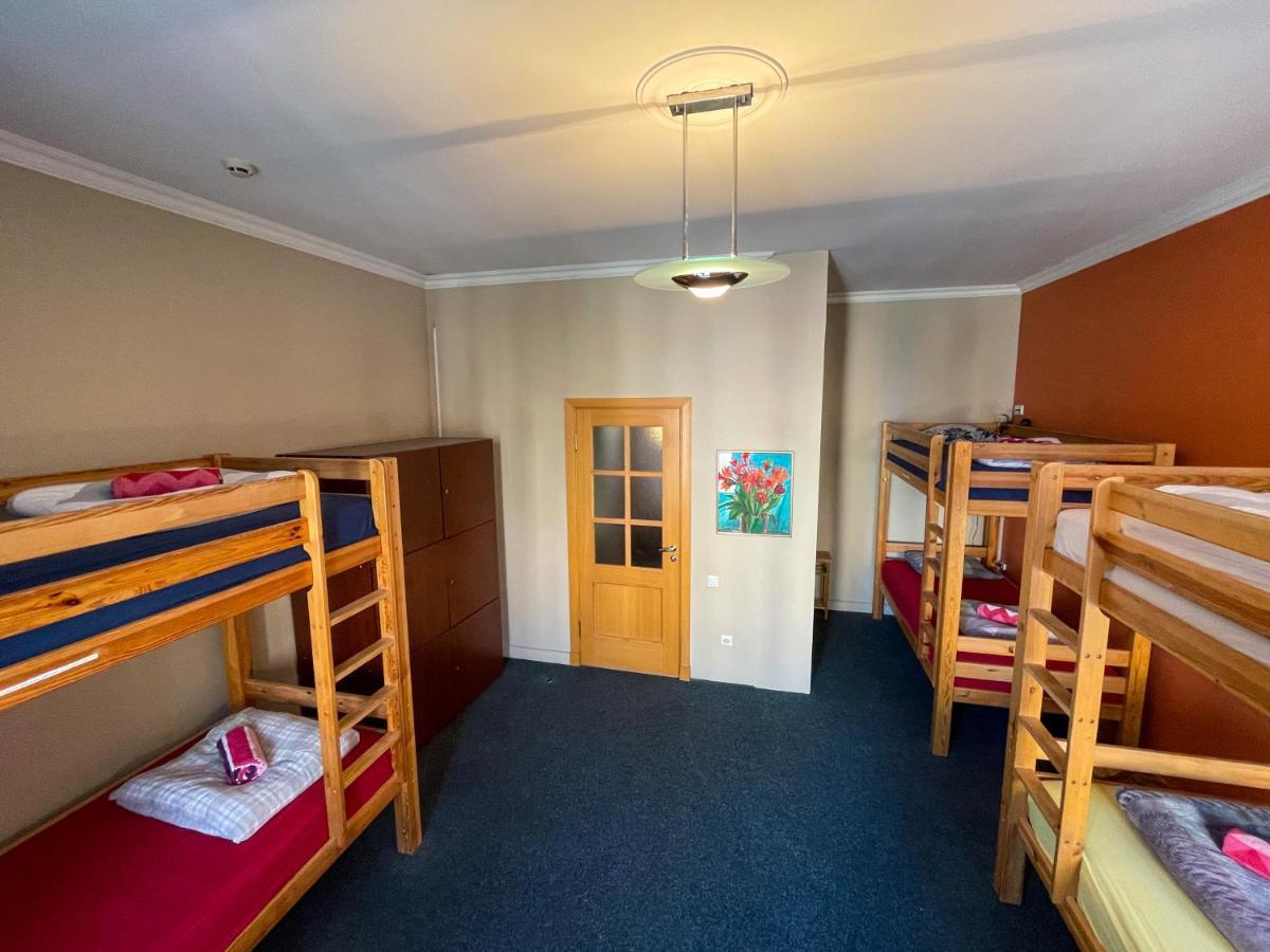 Cinnamon Sally Backpackers Хостел Рига